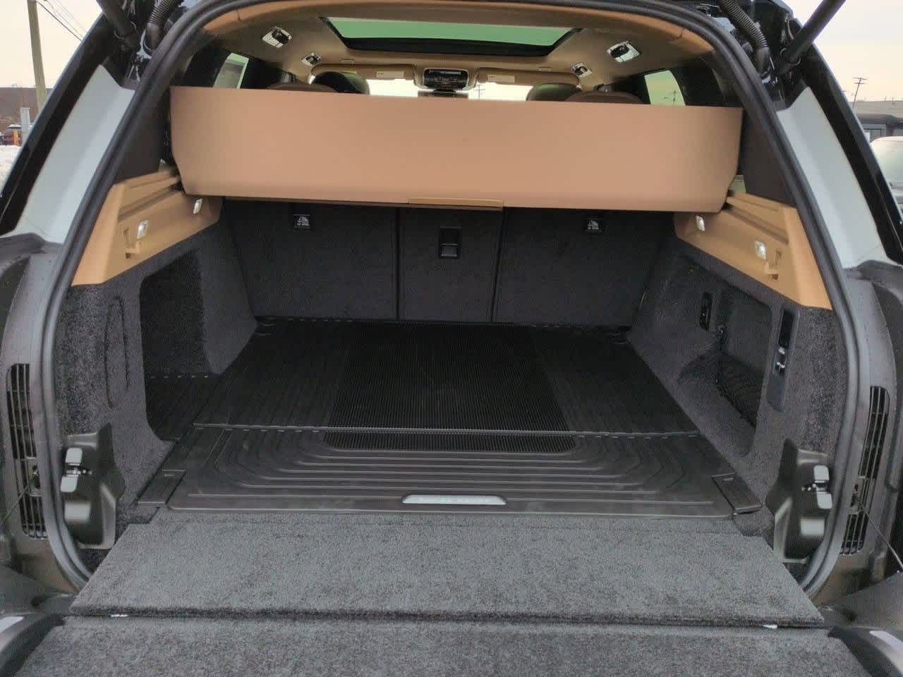 Thumbnail: 2026 Land Rover Range Rover - 35