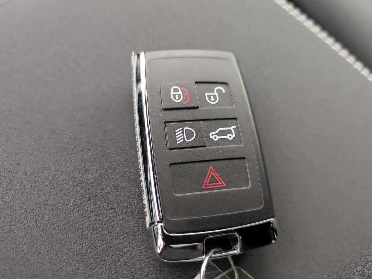 Thumbnail: 2026 Land Rover Discovery - 37