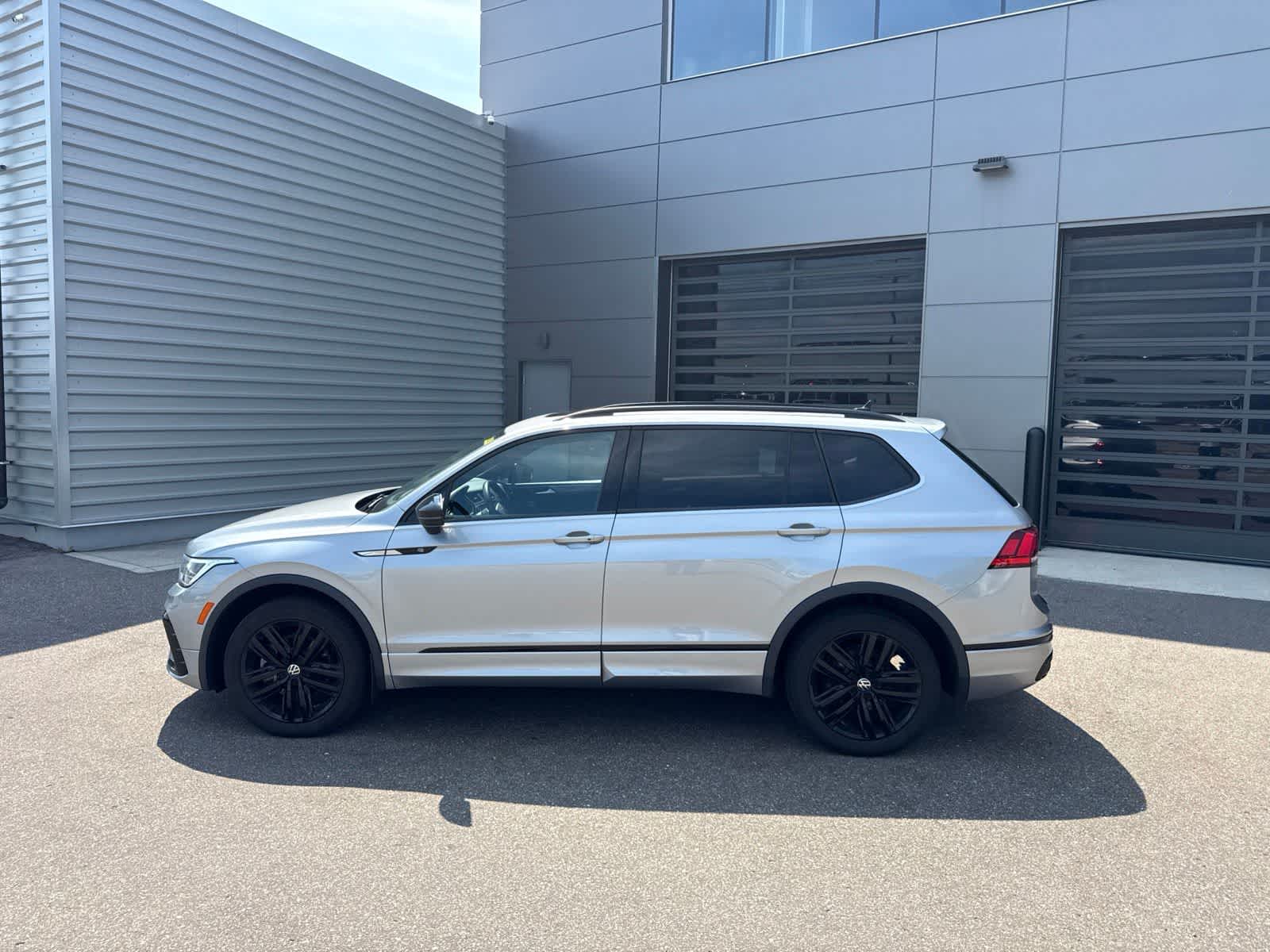 Thumbnail: 2022 Volkswagen Tiguan - 2