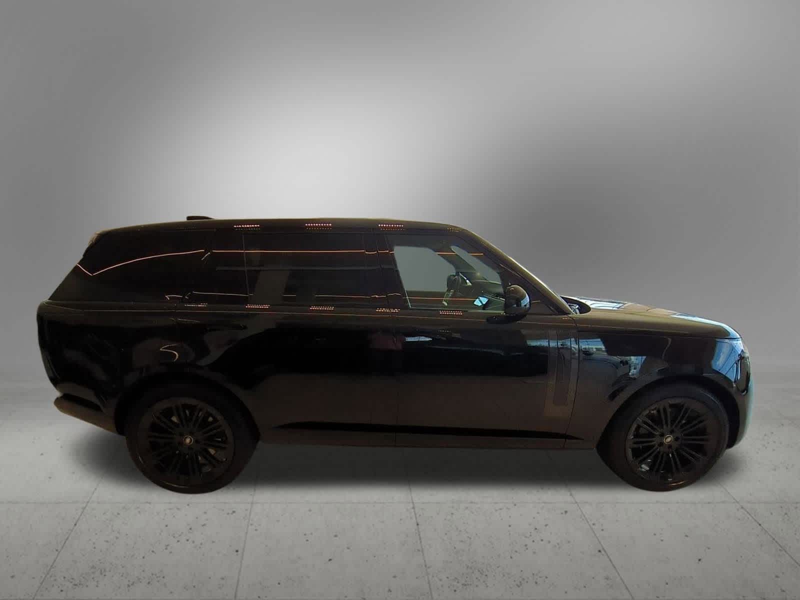 Thumbnail: 2025 Land Rover Range Rover - 7