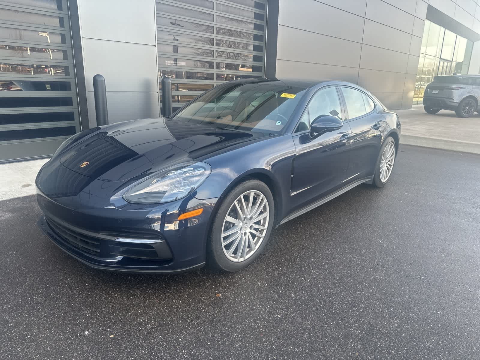 2019 Porsche Panamera Base's photo