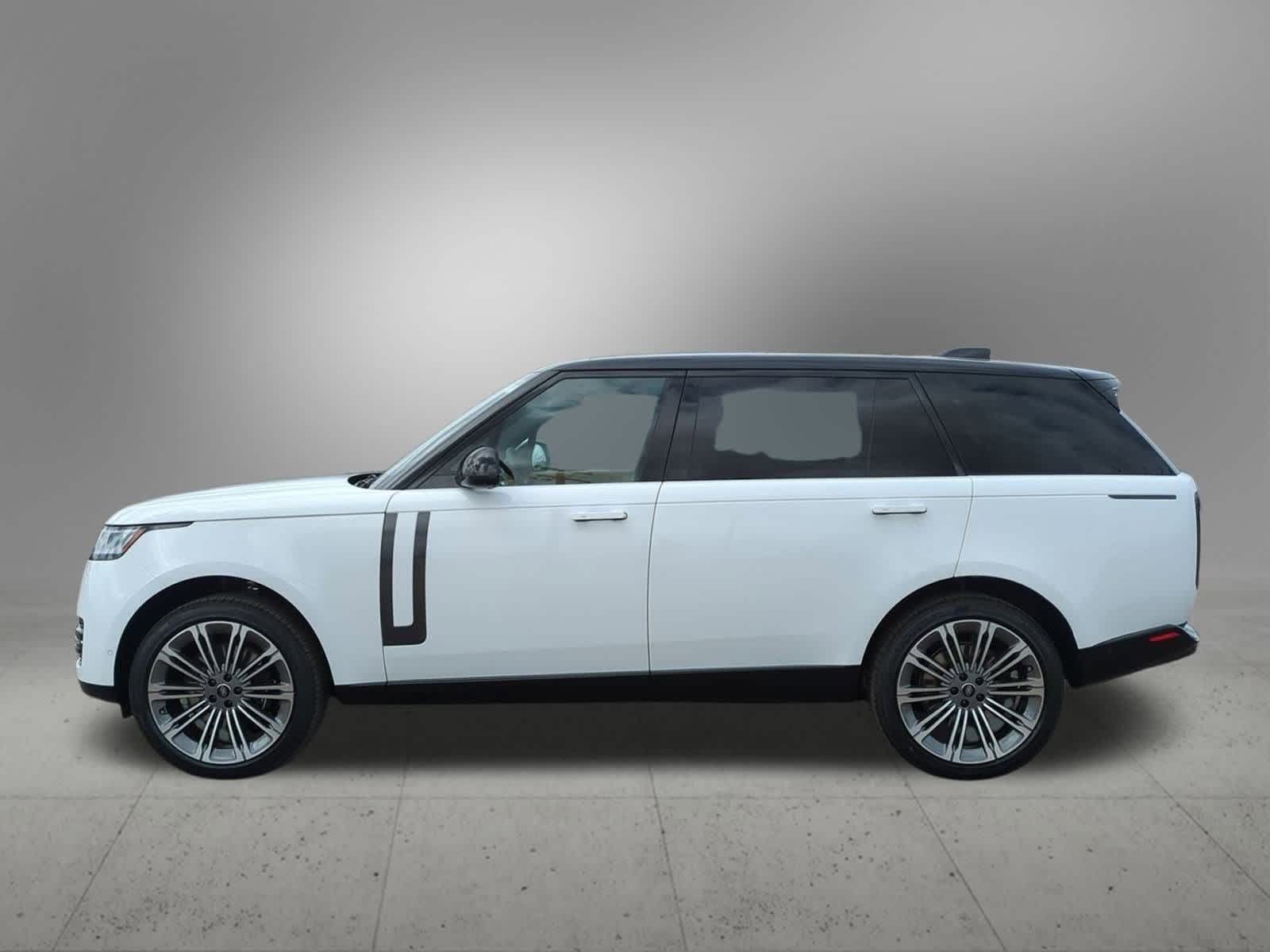 2025 Land Rover Range Rover SE photo 3