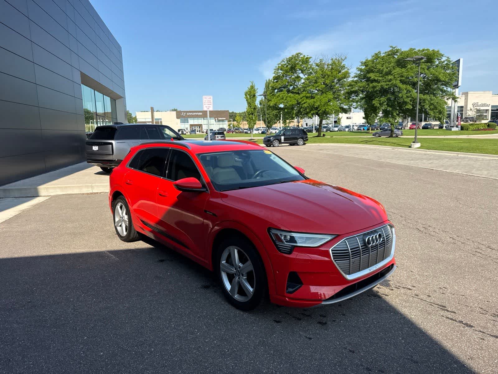 Thumbnail: 2019 Audi e-tron - 7