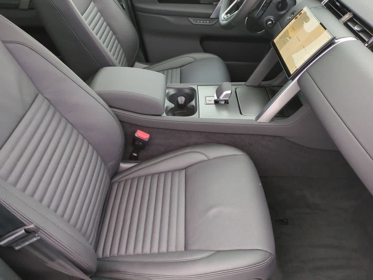 Thumbnail: 2025 Land Rover Discovery Sport - 23