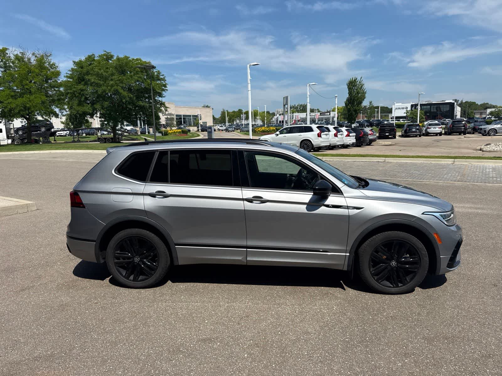 Thumbnail: 2022 Volkswagen Tiguan - 6