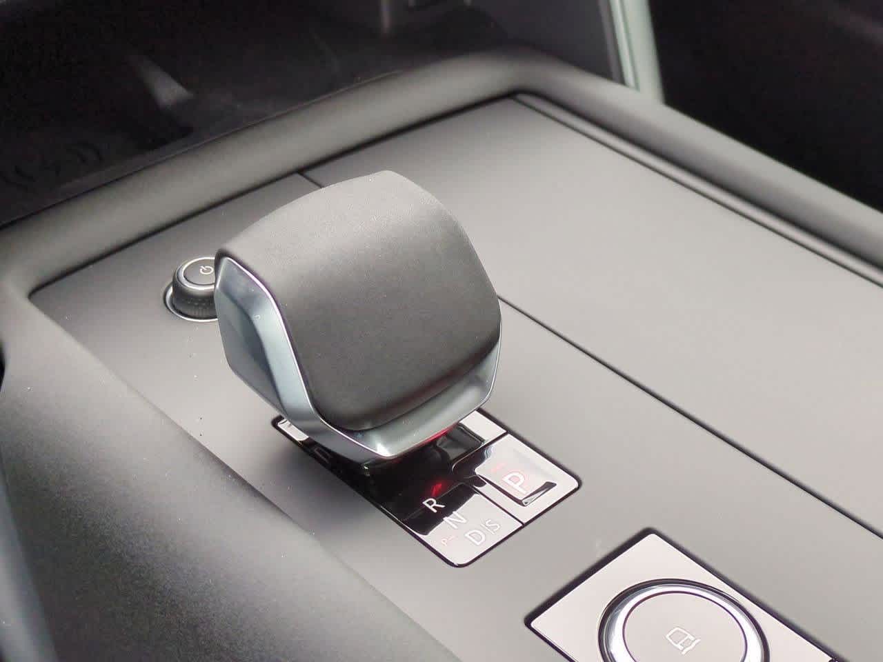 Thumbnail: 2026 Land Rover Discovery - 34