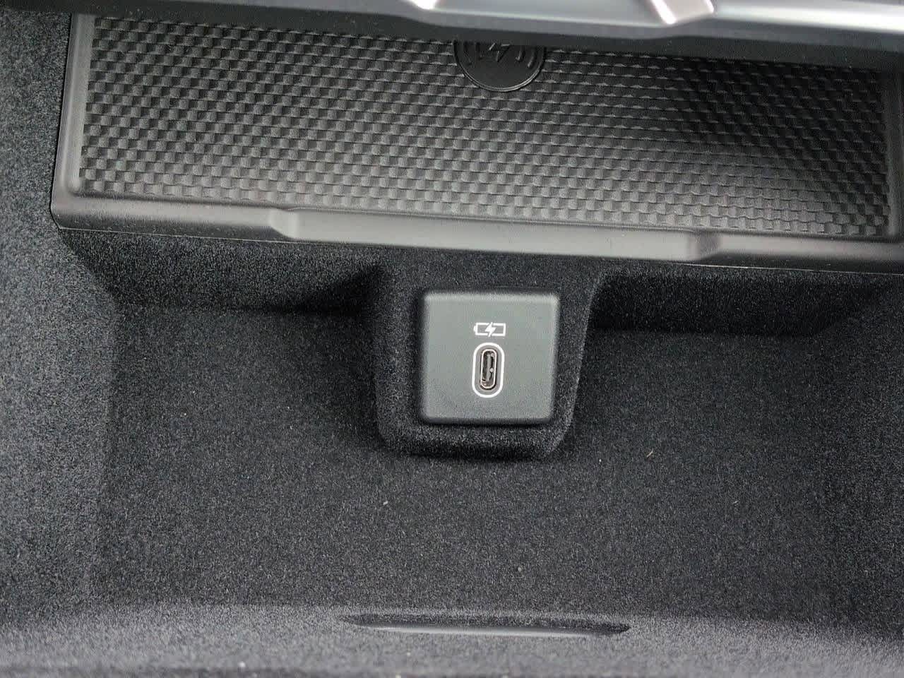 Thumbnail: 2026 Land Rover Range Rover - 32