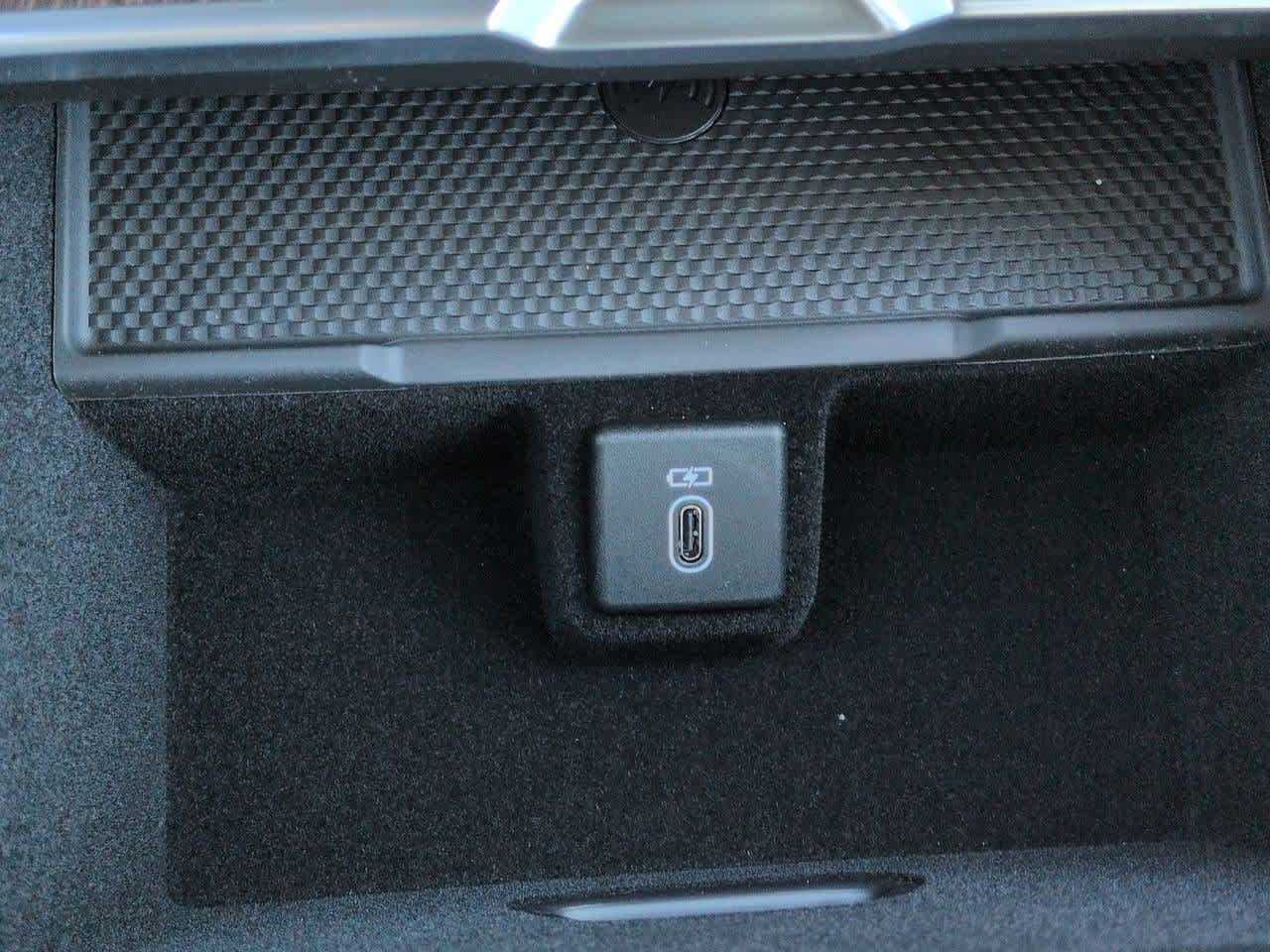 Thumbnail: 2026 Land Rover Range Rover - 31