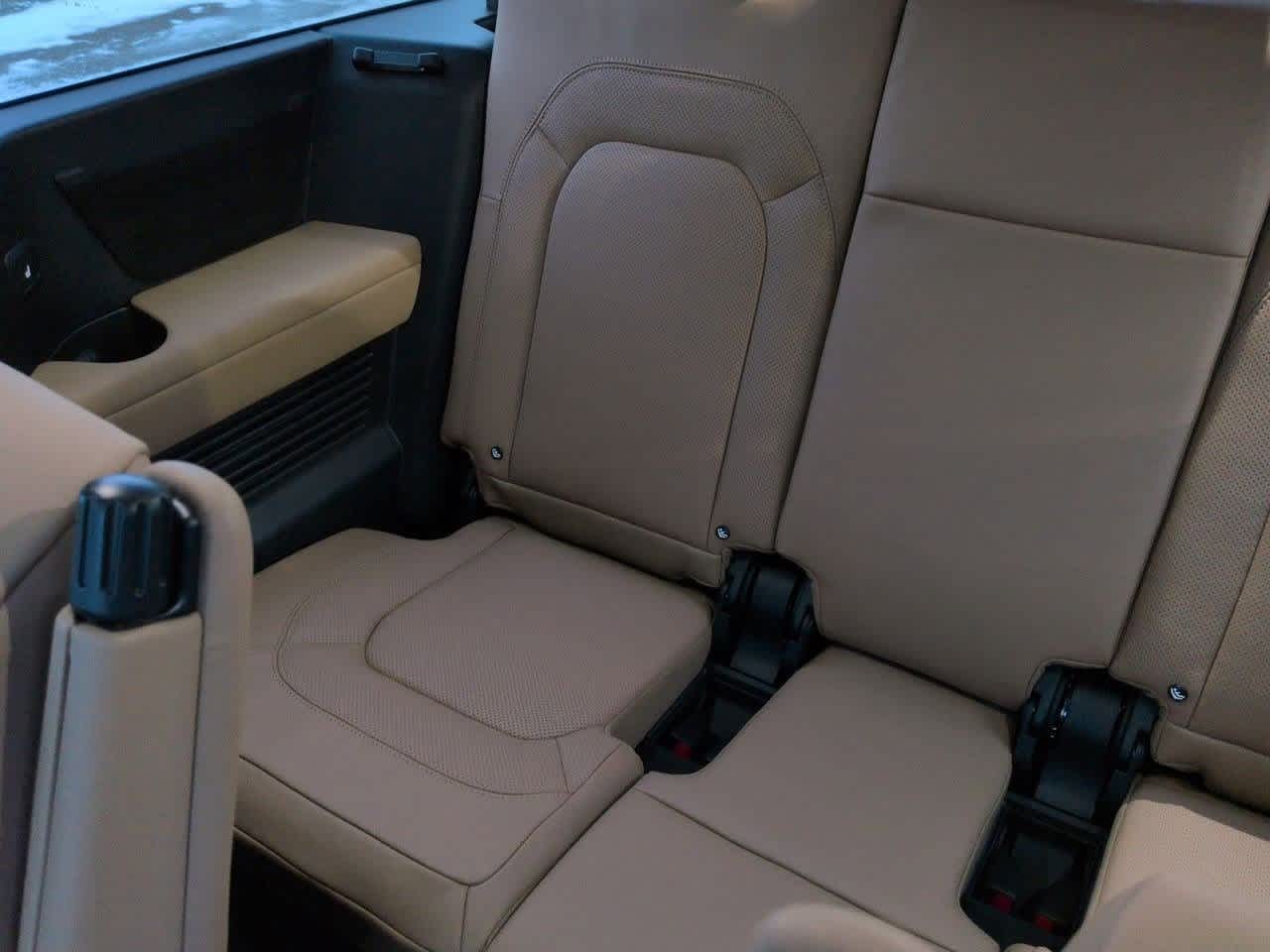 Thumbnail: 2025 Land Rover Defender - 22