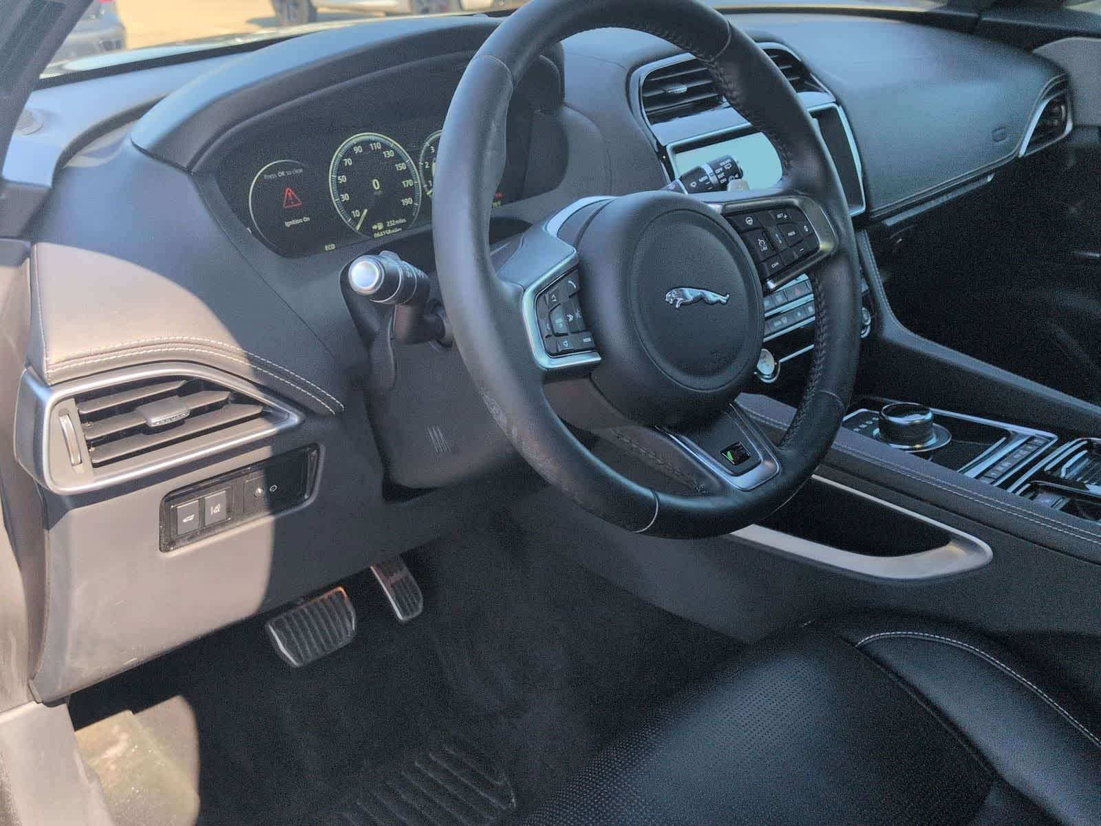 Thumbnail: 2018 Jaguar F-Pace - 2