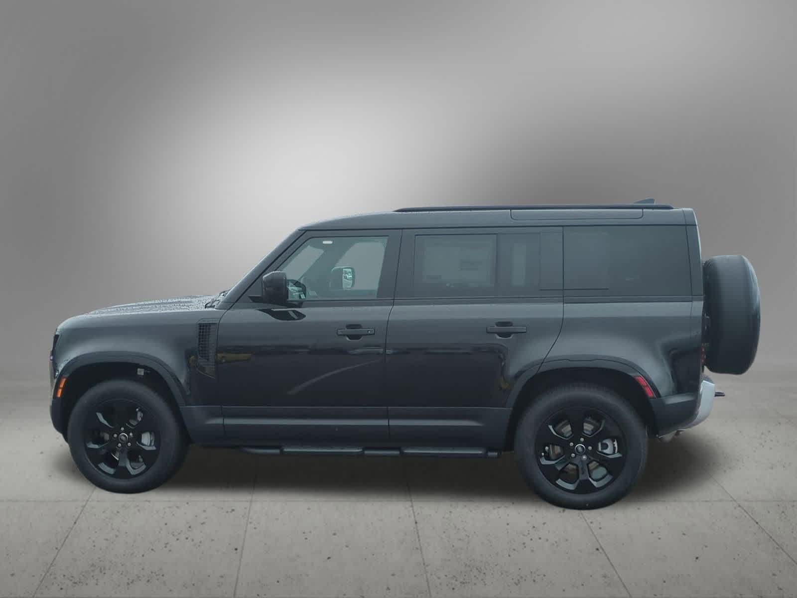 2025 Land Rover Defender 110 S photo 3