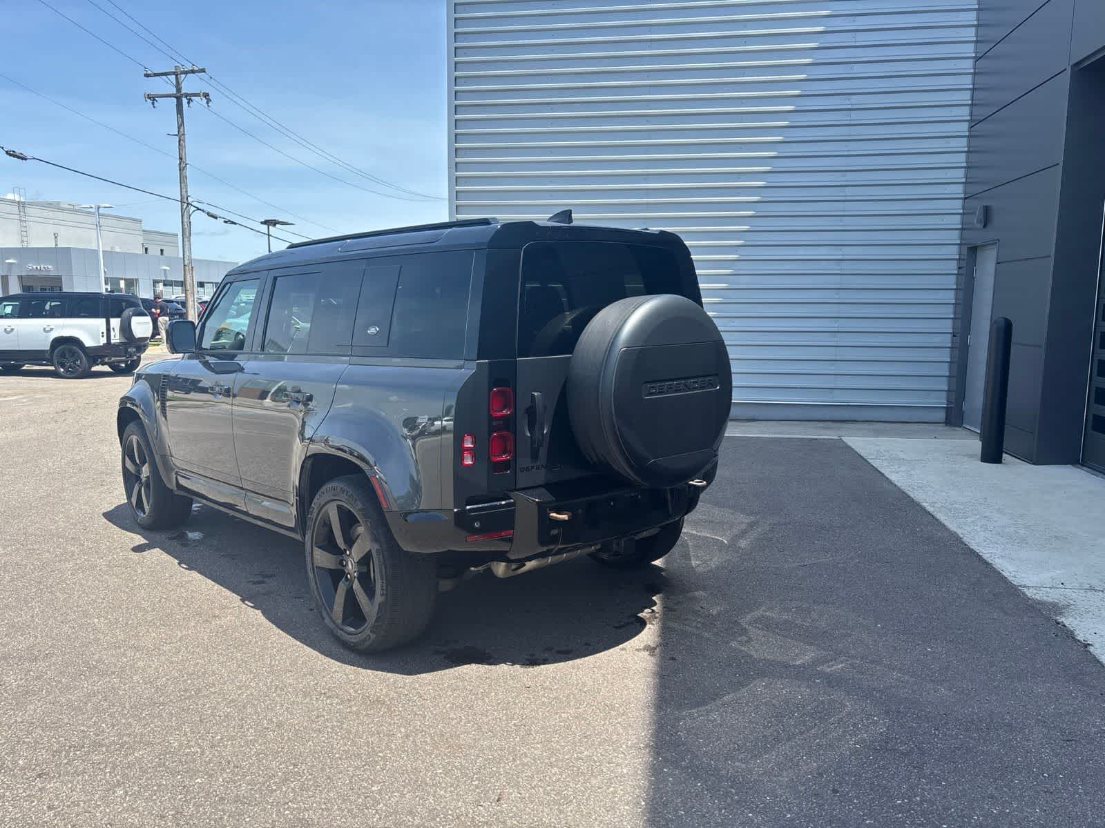 Thumbnail: 2023 Land Rover Defender - 3