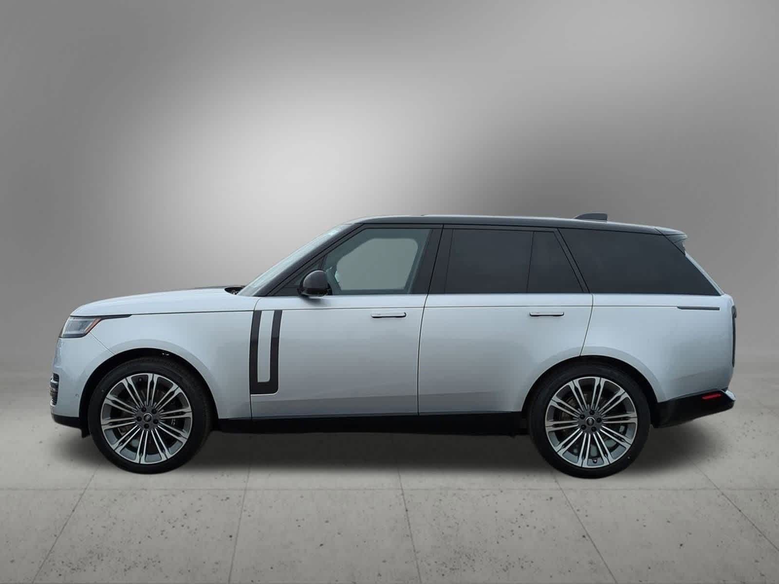 2025 Land Rover Range Rover SE photo 3