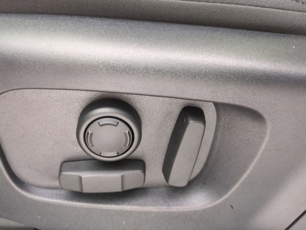 Thumbnail: 2025 Land Rover Discovery Sport - 17