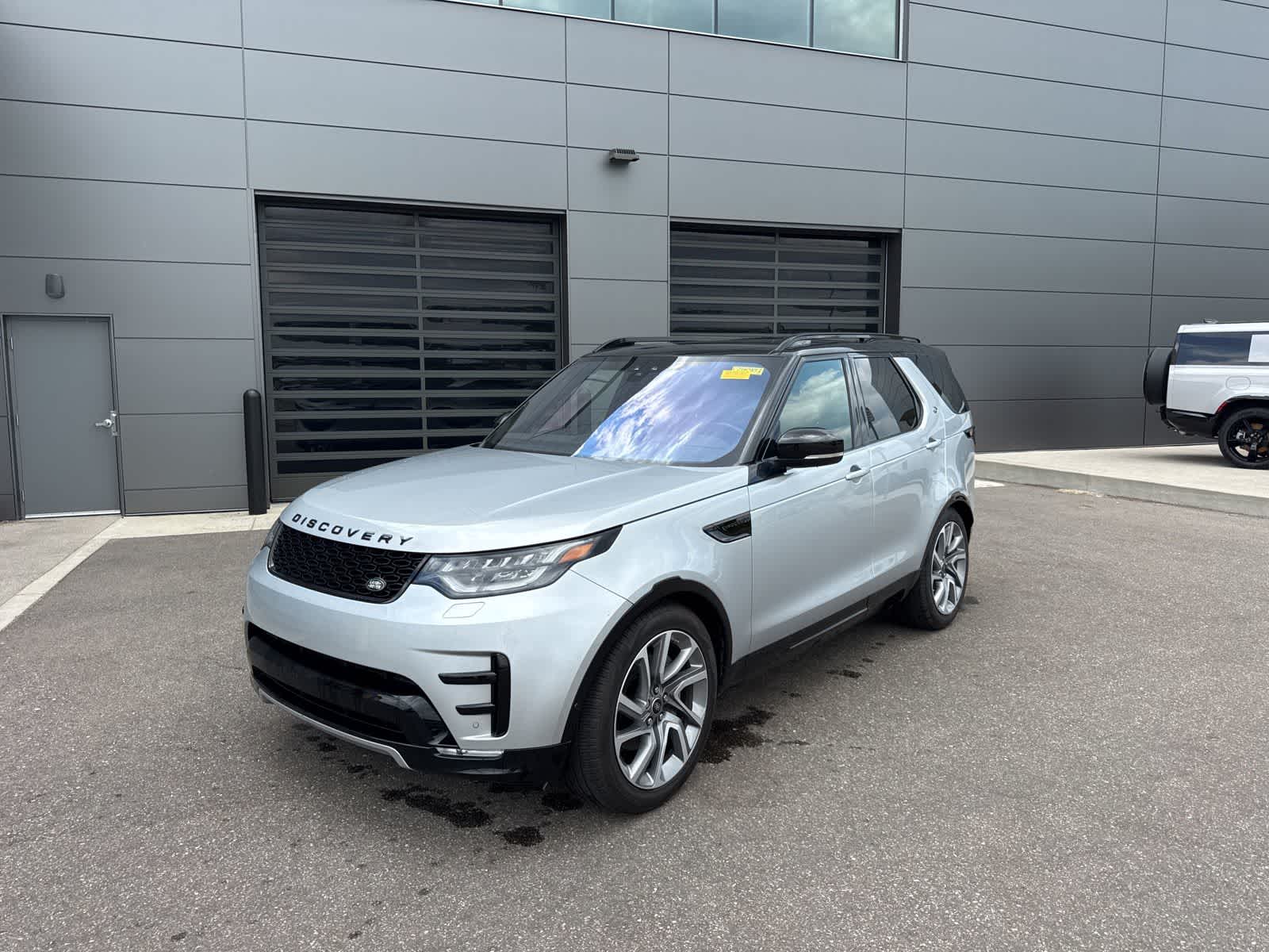 2020 Land Rover Discovery Landmark Edition SC V6's photo