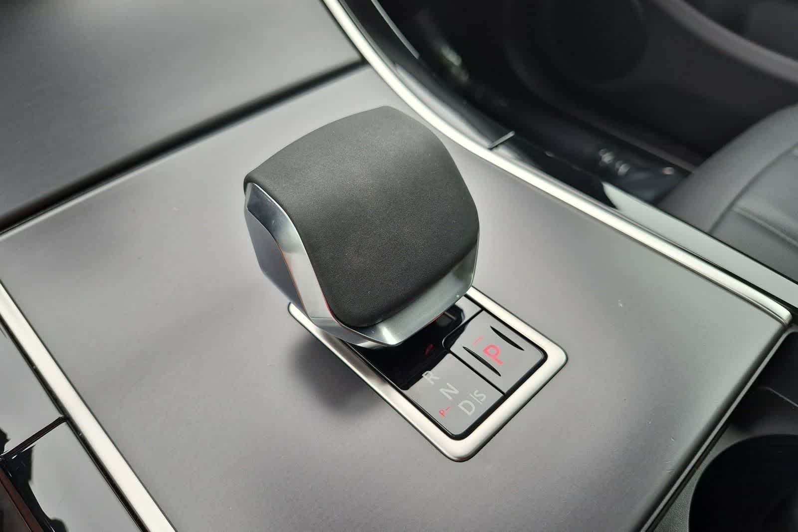 Thumbnail: 2026 Land Rover Range Rover Evoque - 33