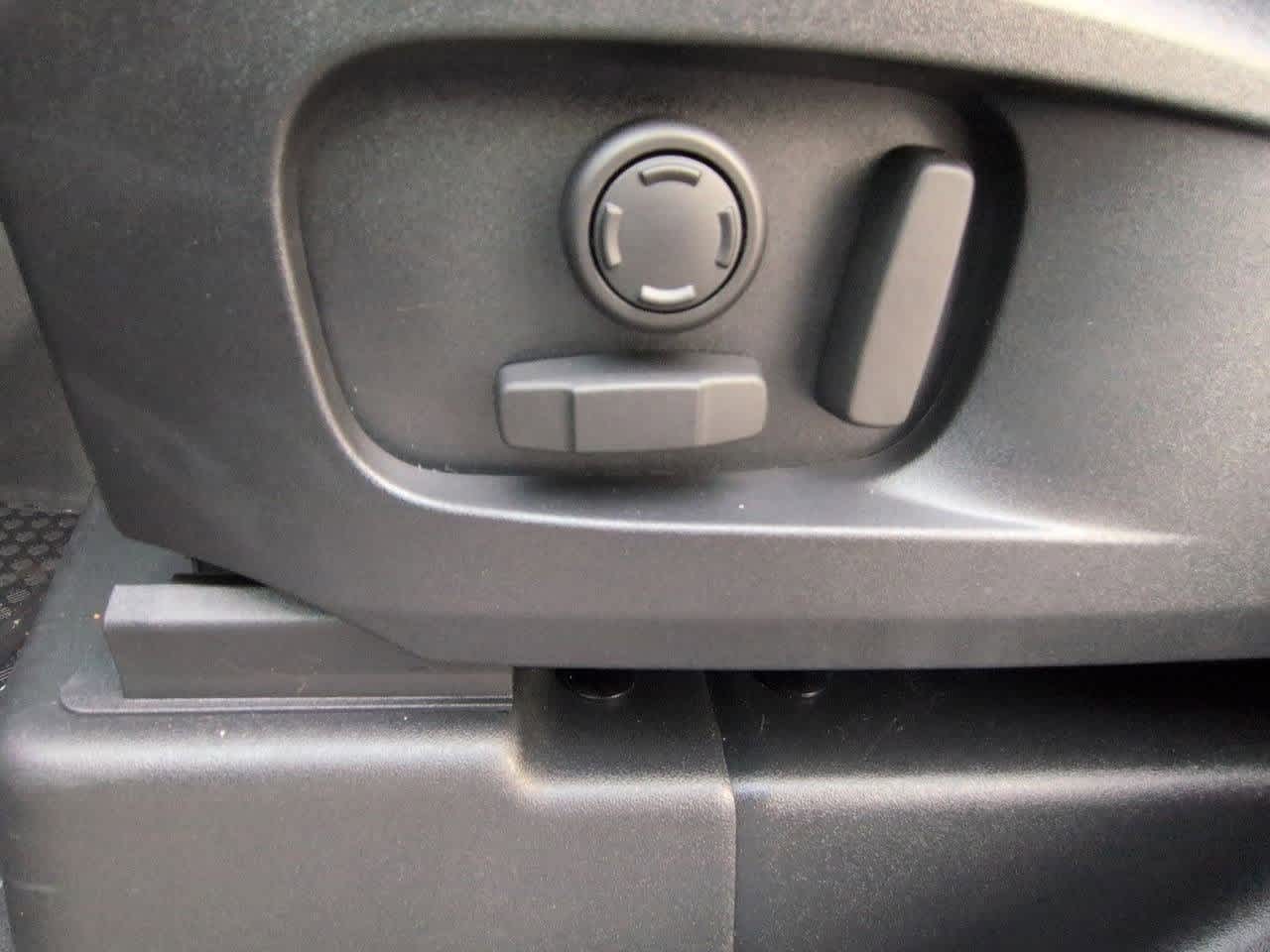 Thumbnail: 2026 Land Rover Defender - 17