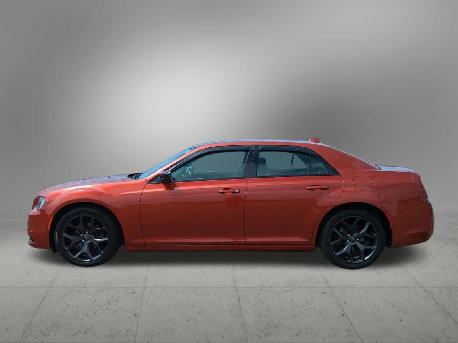 Thumbnail: 2020 Chrysler 300 - 3