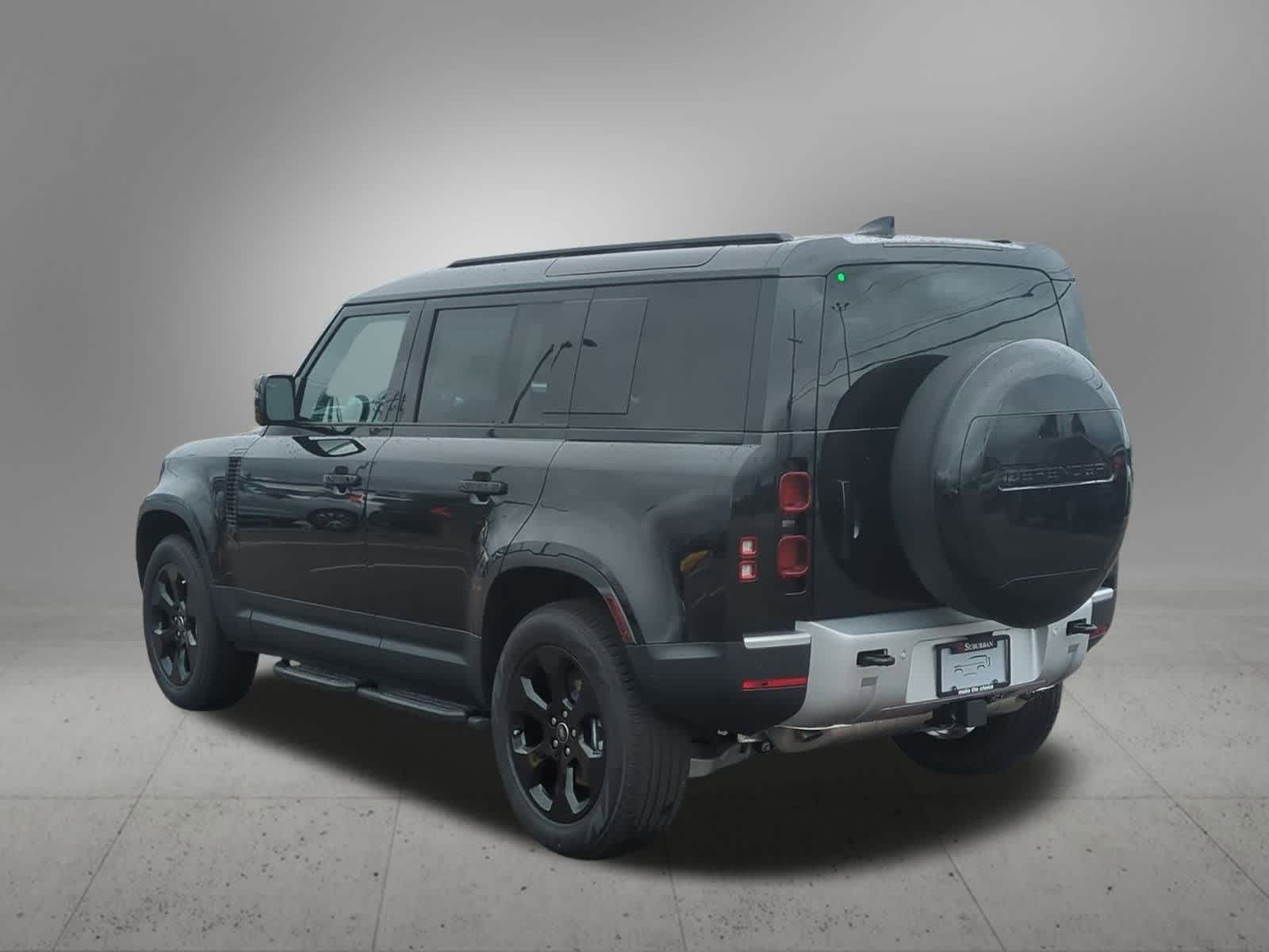 2025 Land Rover Defender 110 S photo 4