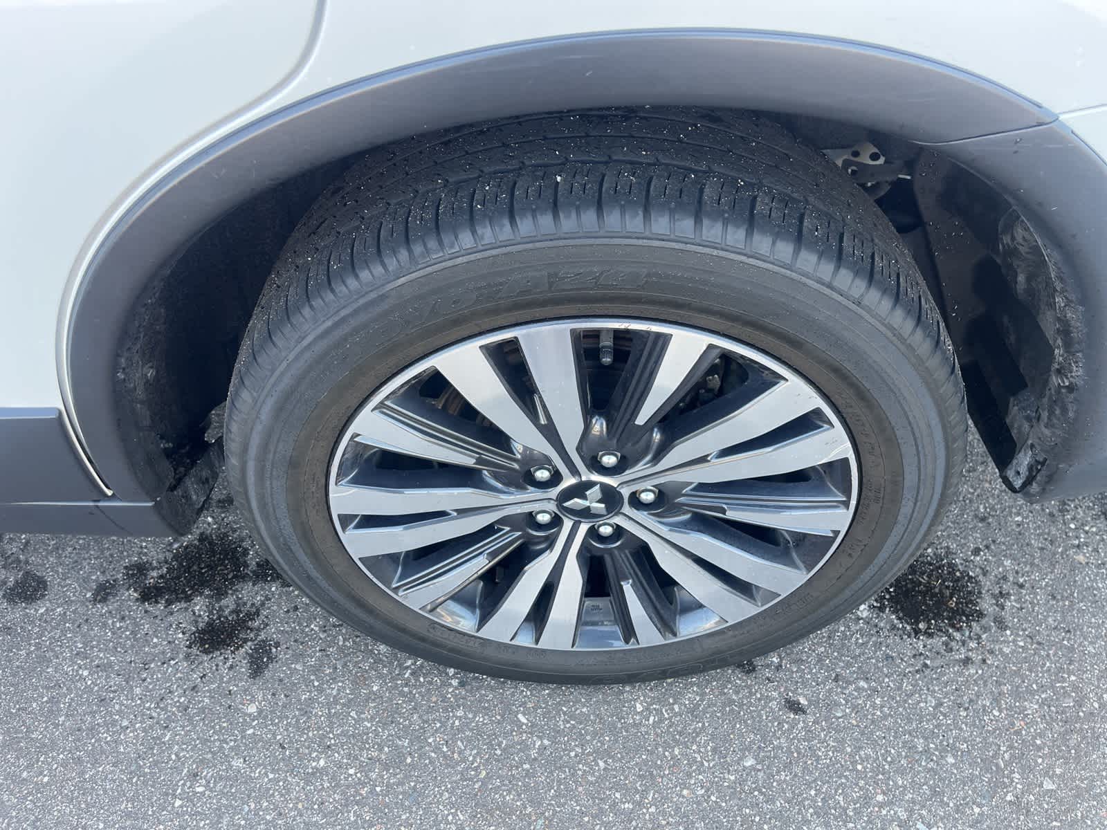 2020 Mitsubishi Outlander ES photo 3