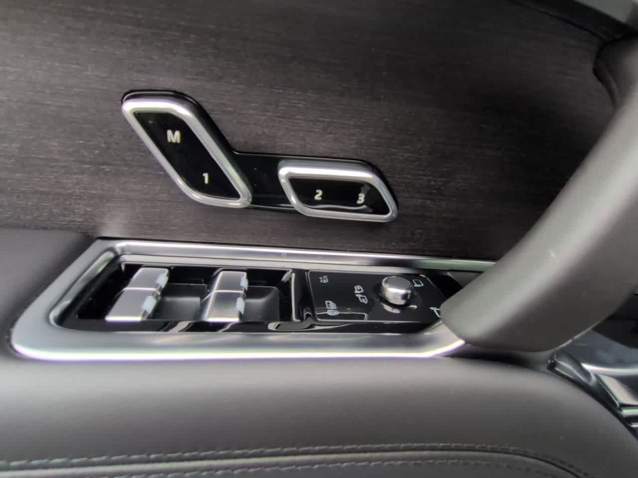 Thumbnail: 2026 Land Rover Range Rover - 17