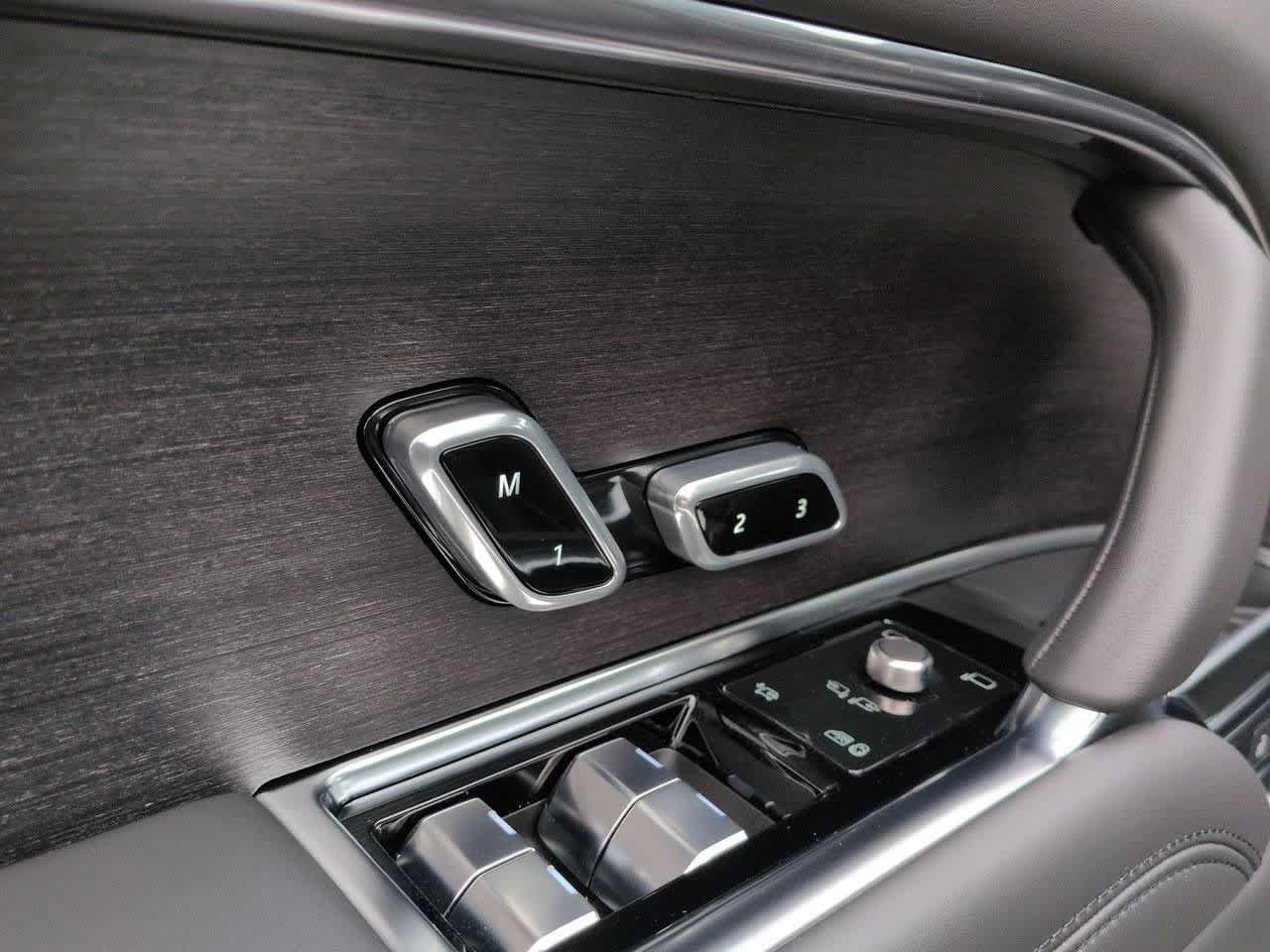 Thumbnail: 2026 Land Rover Range Rover - 17