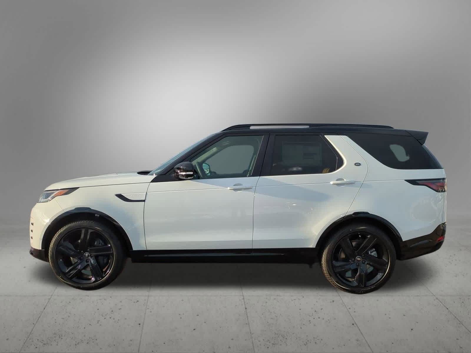 Thumbnail: 2026 Land Rover Discovery - 3