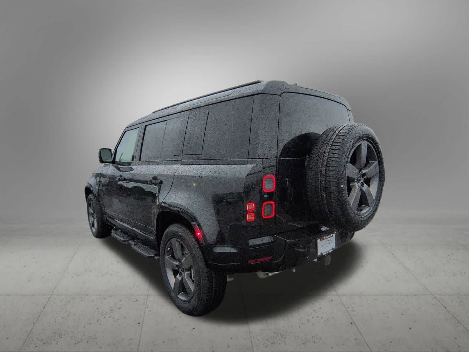 Thumbnail: 2025 Land Rover Defender - 4