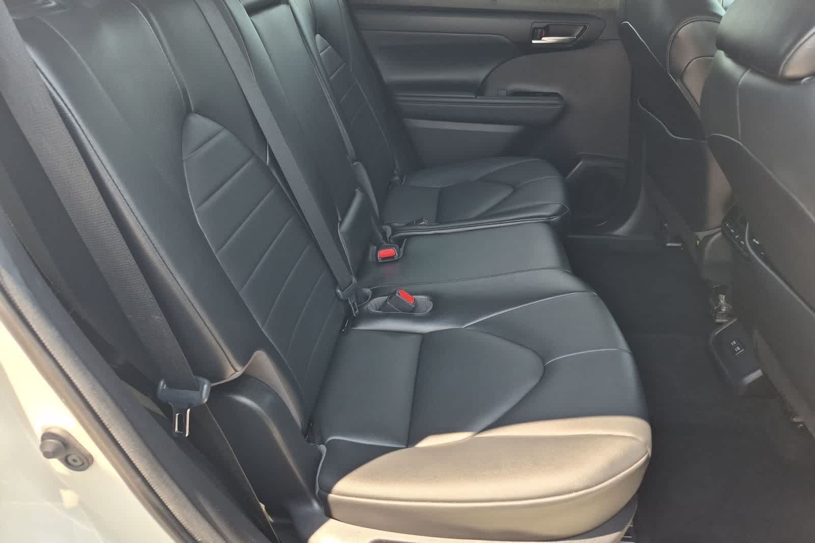 2021 Toyota Highlander XLE - Photo 21