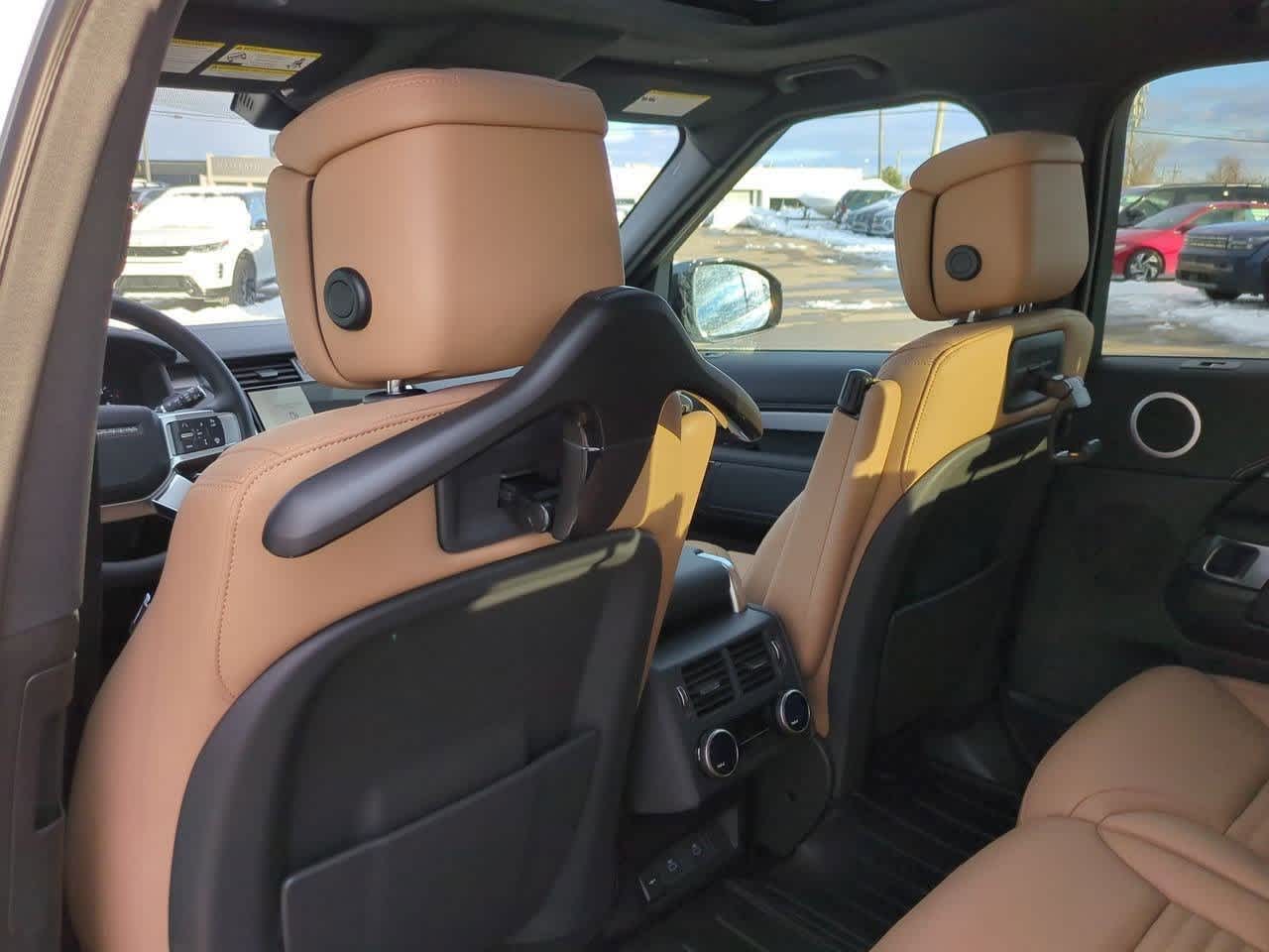 Thumbnail: 2026 Land Rover Discovery - 18