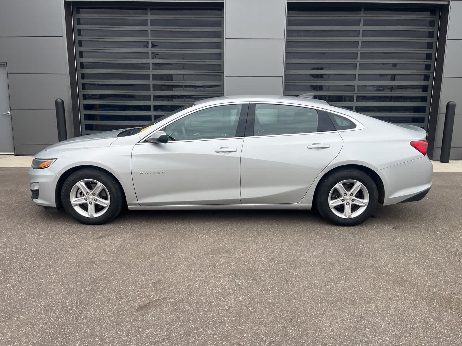 2020 Chevrolet Malibu LS photo 2