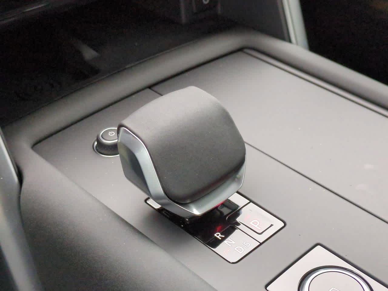 Thumbnail: 2026 Land Rover Discovery - 33