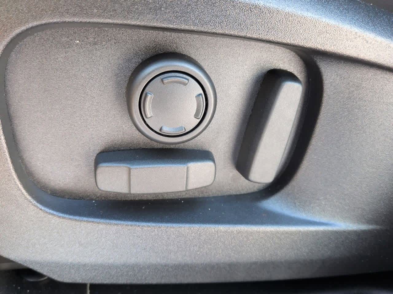 Thumbnail: 2026 Land Rover Defender - 17