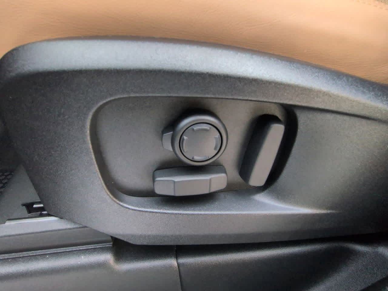 Thumbnail: 2026 Land Rover Defender - 17