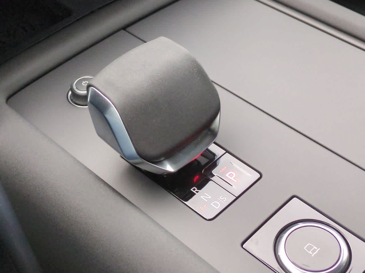 Thumbnail: 2026 Land Rover Discovery - 34