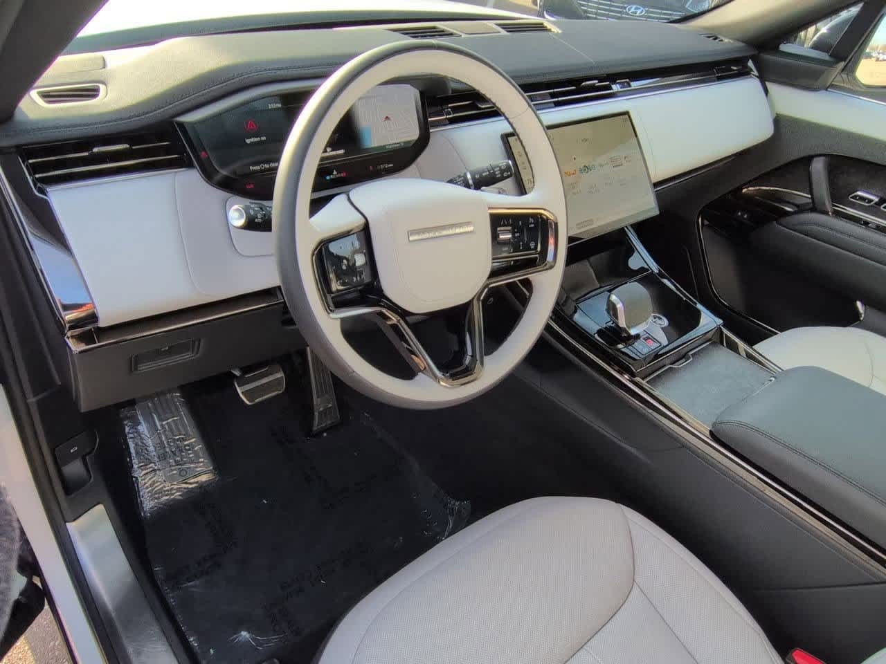 2024 Land Rover Range Rover Sport SE photo 2