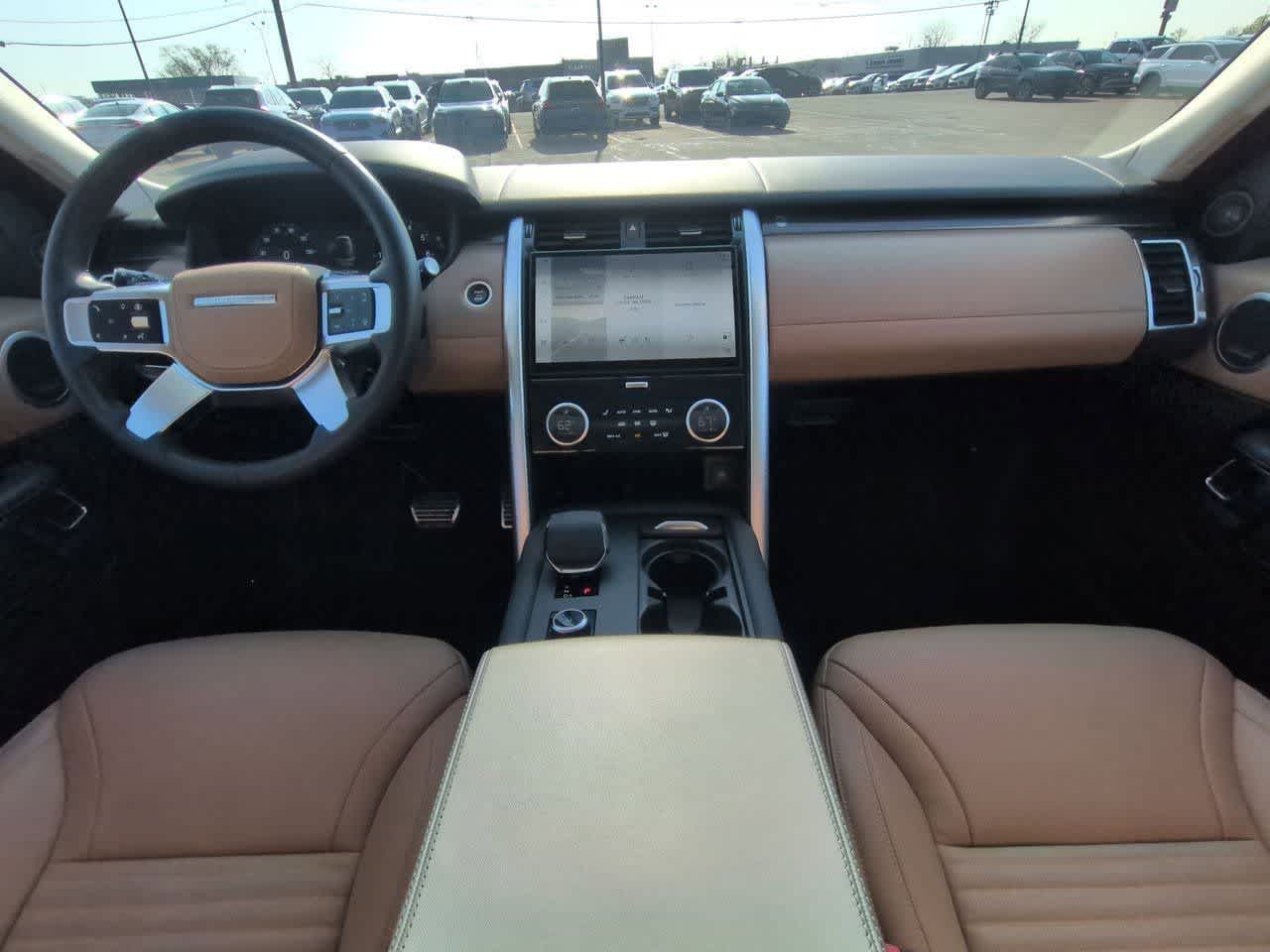 Thumbnail: 2025 Land Rover Discovery - 14