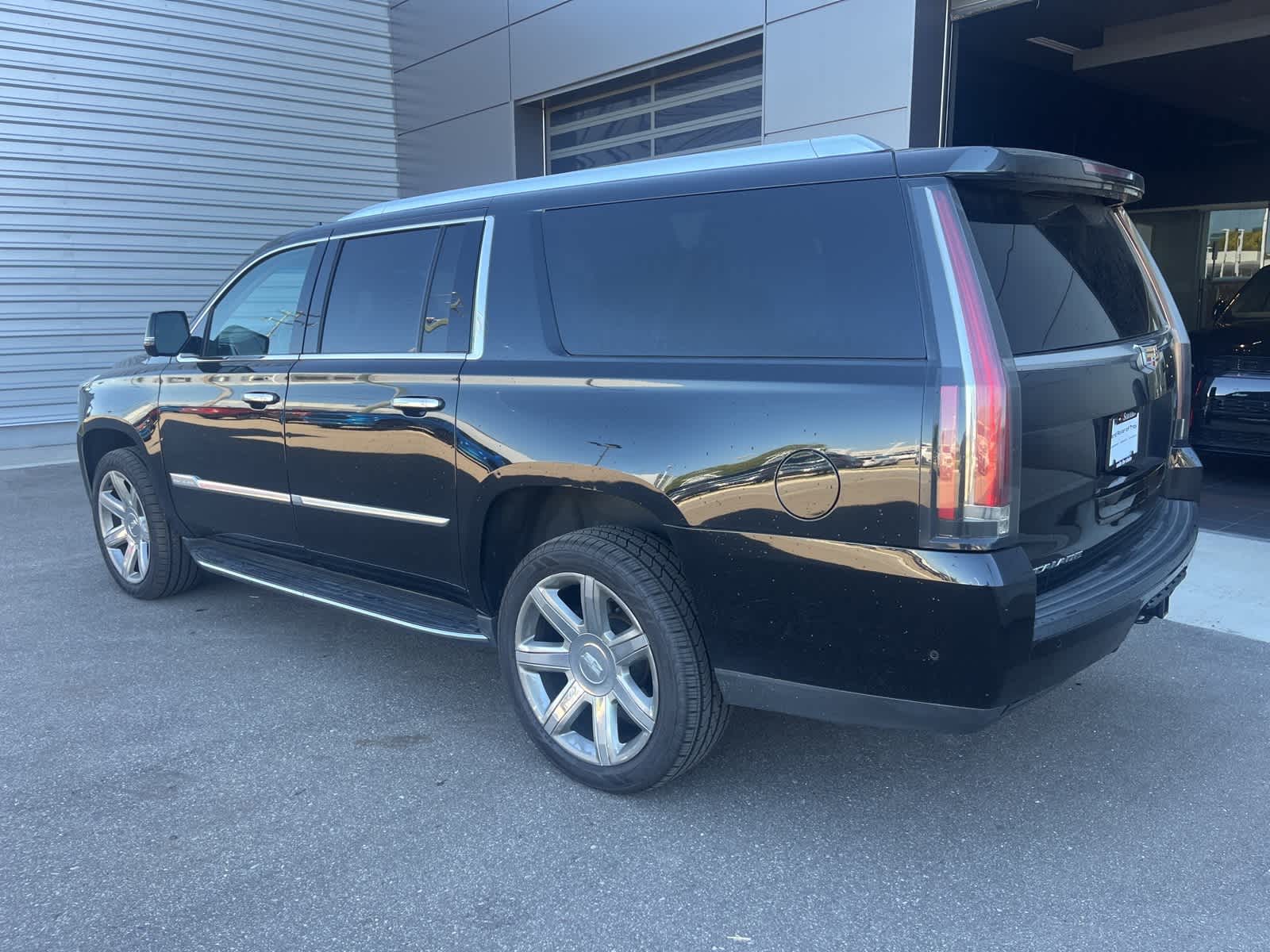 2019 Cadillac Escalade ESV Luxury photo 2