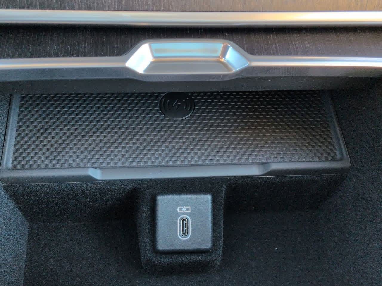 Thumbnail: 2026 Land Rover Range Rover - 32