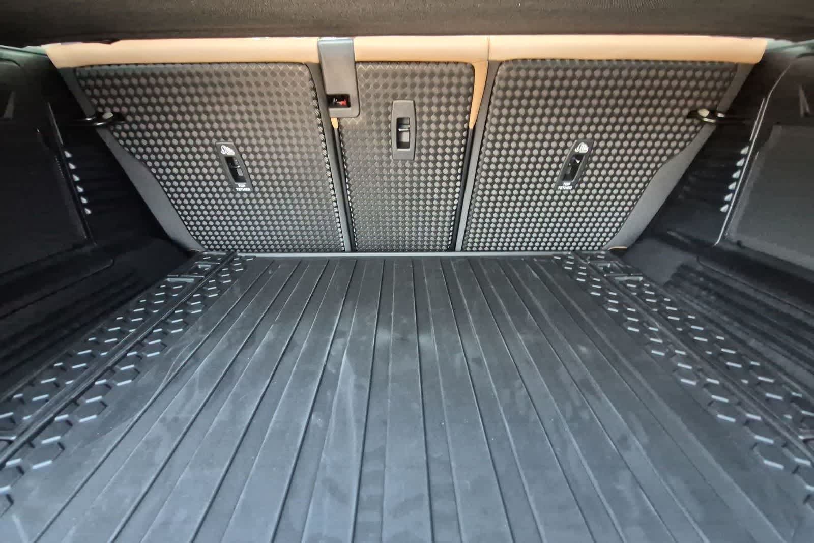 Thumbnail: 2026 Land Rover Defender - 34