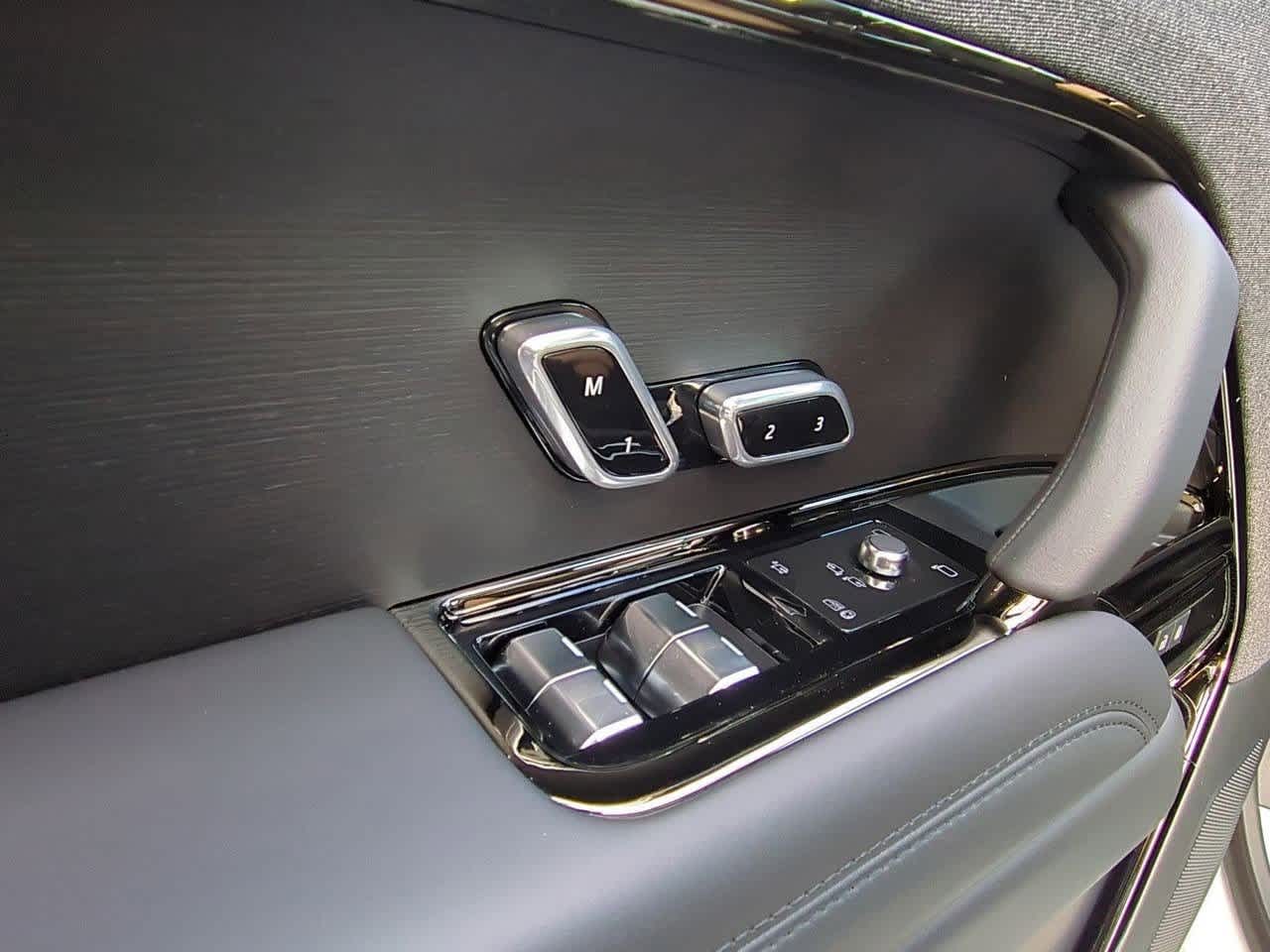 Thumbnail: 2026 Land Rover Range Rover Sport - 17