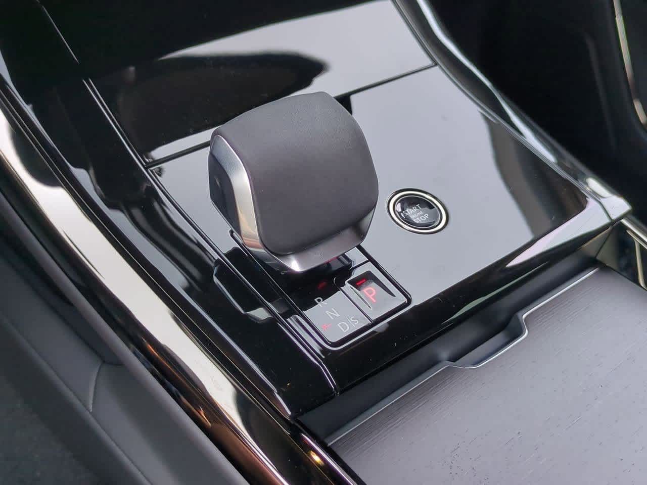 Thumbnail: 2025 Land Rover Range Rover Sport - 32