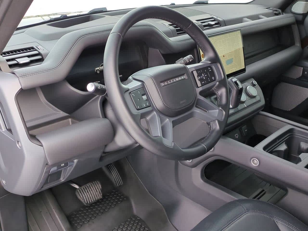 2024 Land Rover Defender 130 X-Dynamic SE photo 2