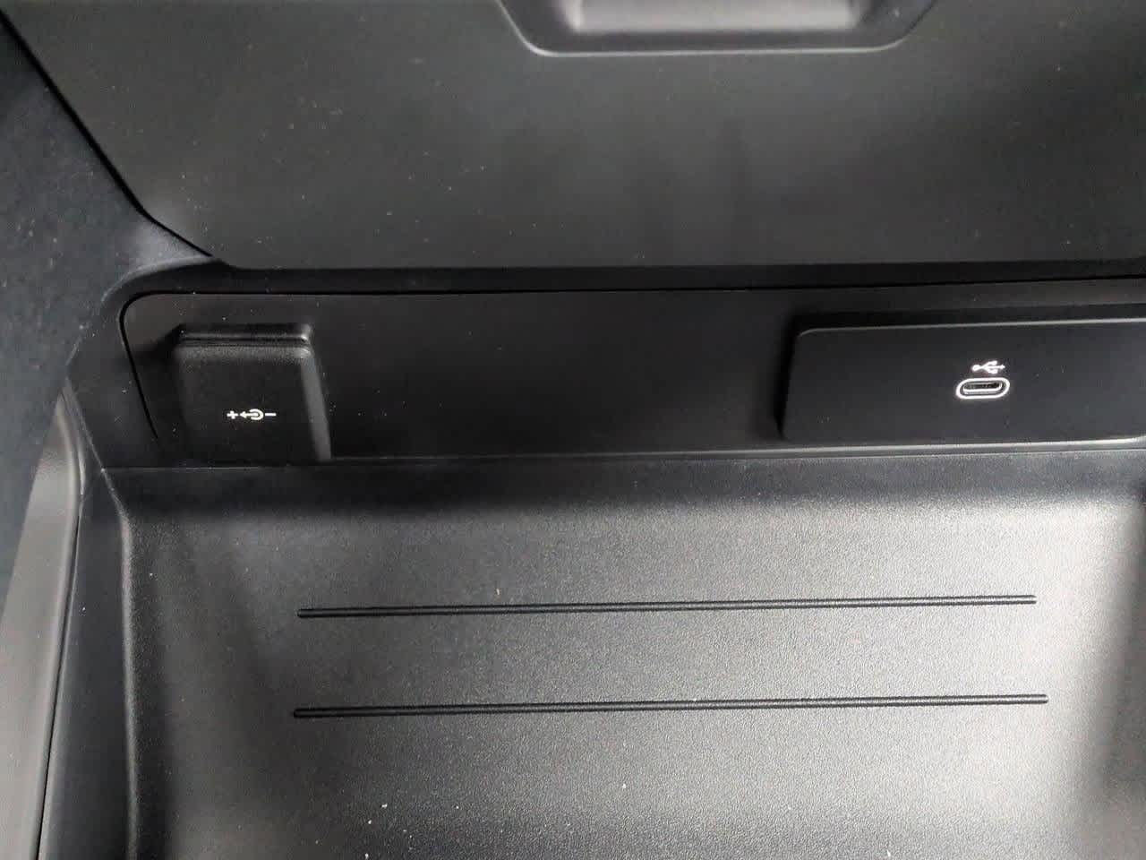 Thumbnail: 2025 Land Rover Defender - 33