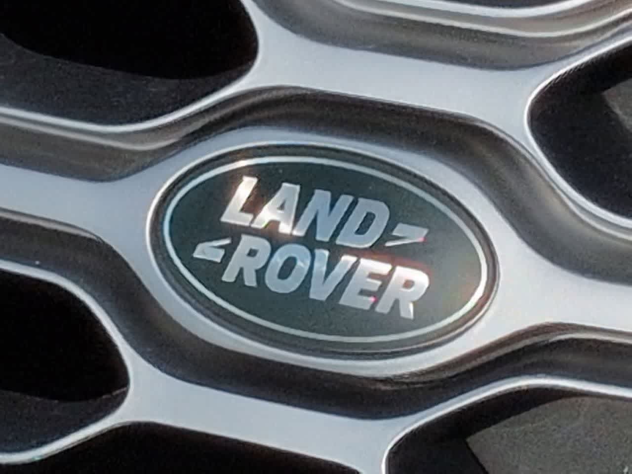 Thumbnail: 2025 Land Rover Discovery - 10