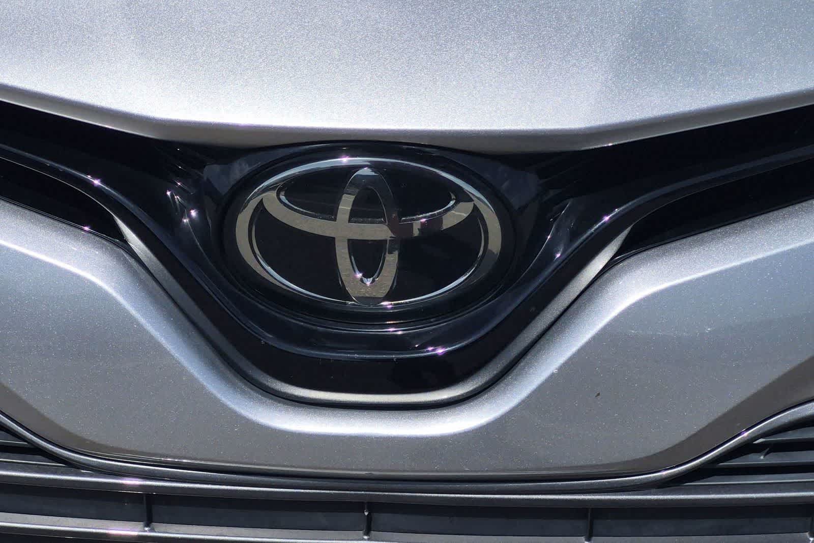 2020 Toyota Camry XLE - Photo 11