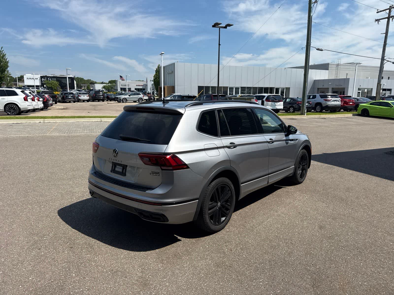 Thumbnail: 2022 Volkswagen Tiguan - 5