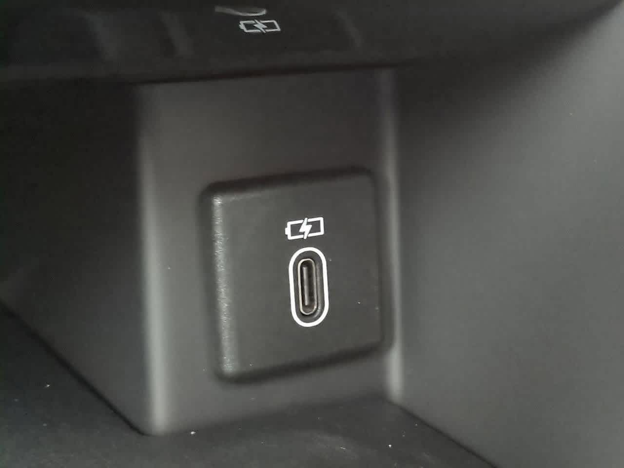 Thumbnail: 2026 Land Rover Discovery - 32