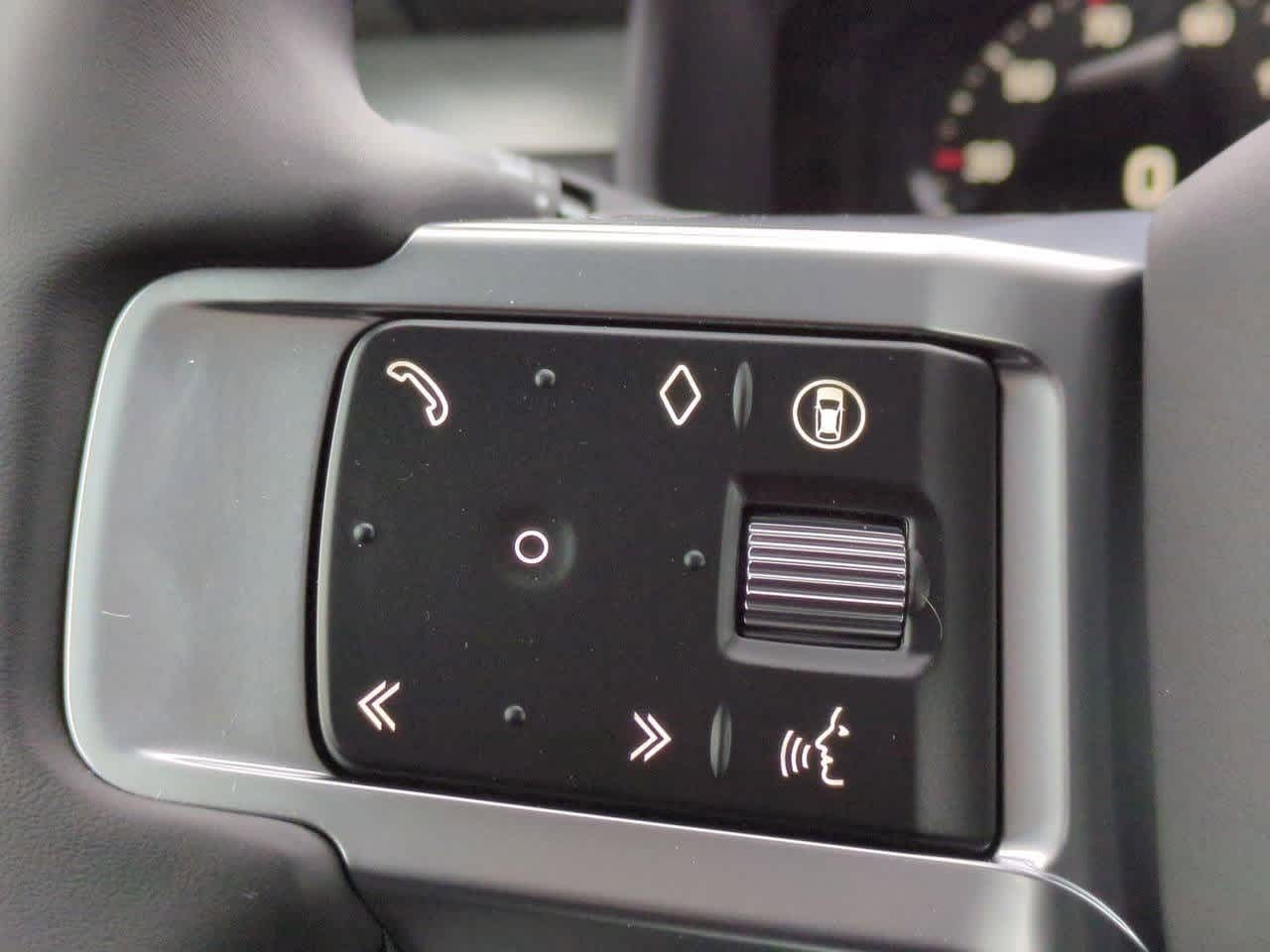 Thumbnail: 2026 Land Rover Discovery - 24