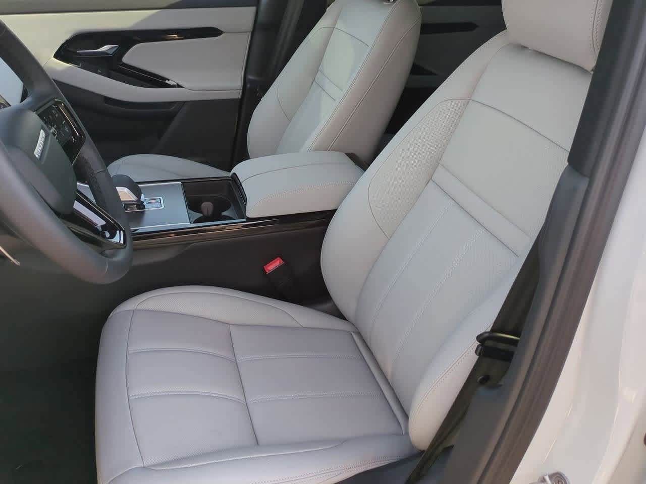 Thumbnail: 2025 Land Rover Range Rover Evoque - 14